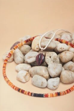 ULLA JOHNSON Fire Opal And Coco Shell Shark Fin Puka -fashion store Editorial Shot 06 012 r