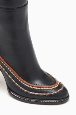 ULLA JOHNSON Arlette Knee High Boot - Noir 8 ULLA JOHNSON Arlette Knee High Boot - Noir -fashion store FA231013 KNEEHIGHBOOTWITHSTITCHDETAIL NOIR c r web