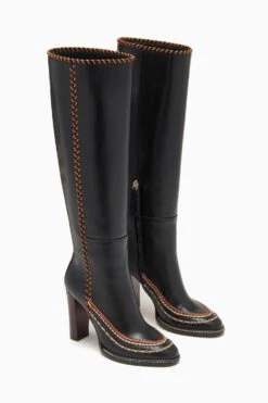 ULLA JOHNSON Arlette Knee High Boot - Noir 9 ULLA JOHNSON Arlette Knee High Boot - Noir -fashion store FA231013 KNEEHIGHBOOTWITHSTITCHDETAIL NOIR d r web