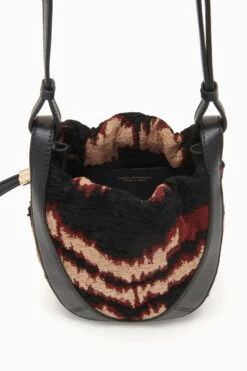 ULLA JOHNSON Lee Pouch - Obsidian 9 ULLA JOHNSON Lee Pouch - Obsidian -fashion store FA231123 LEEPOUCH GEOJACQUARD d r web