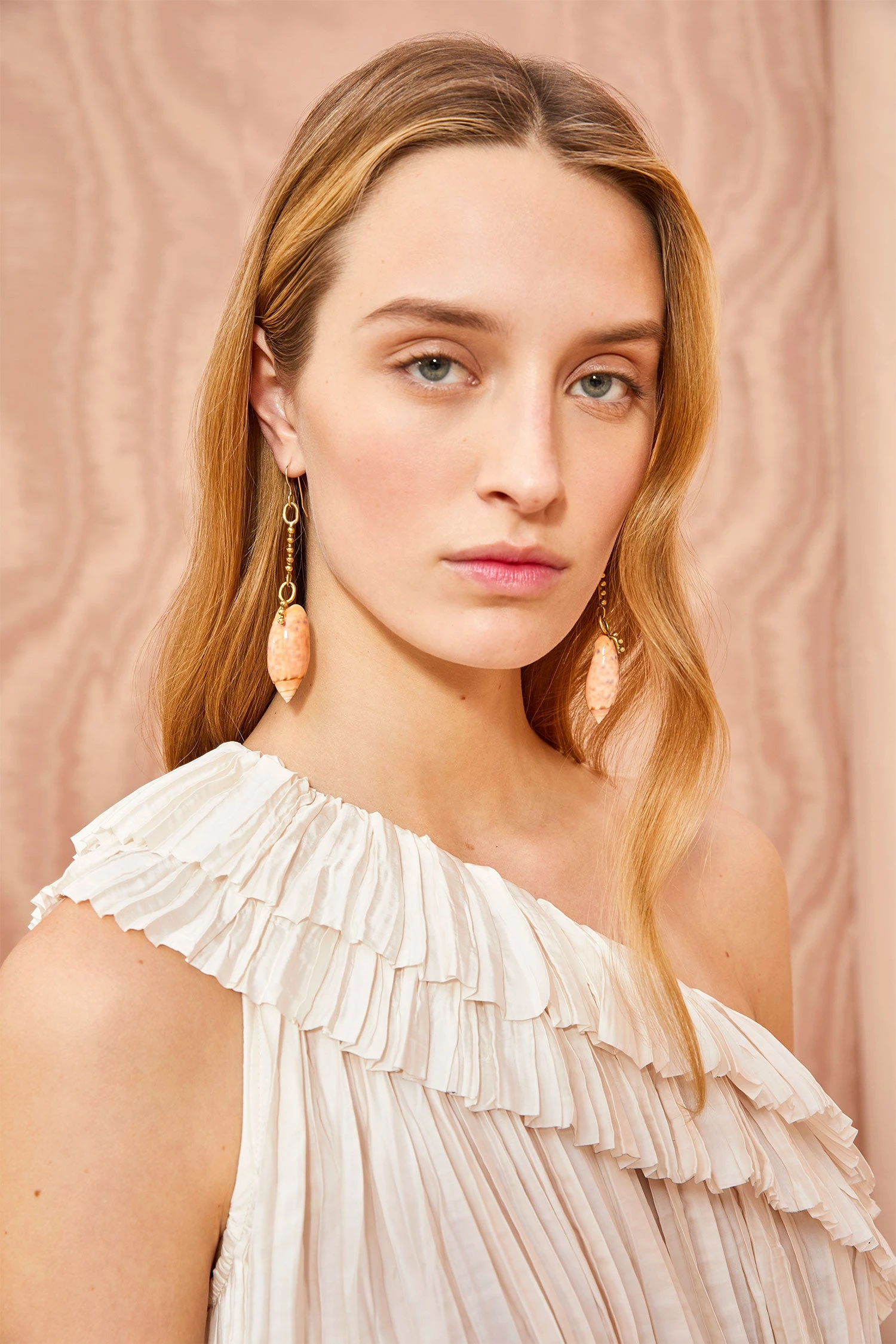 ULLA JOHNSON Small Shell Drop Earring - Pink Mitra Shell 3 ULLA JOHNSON Small Shell Drop Earring - Pink Mitra Shell